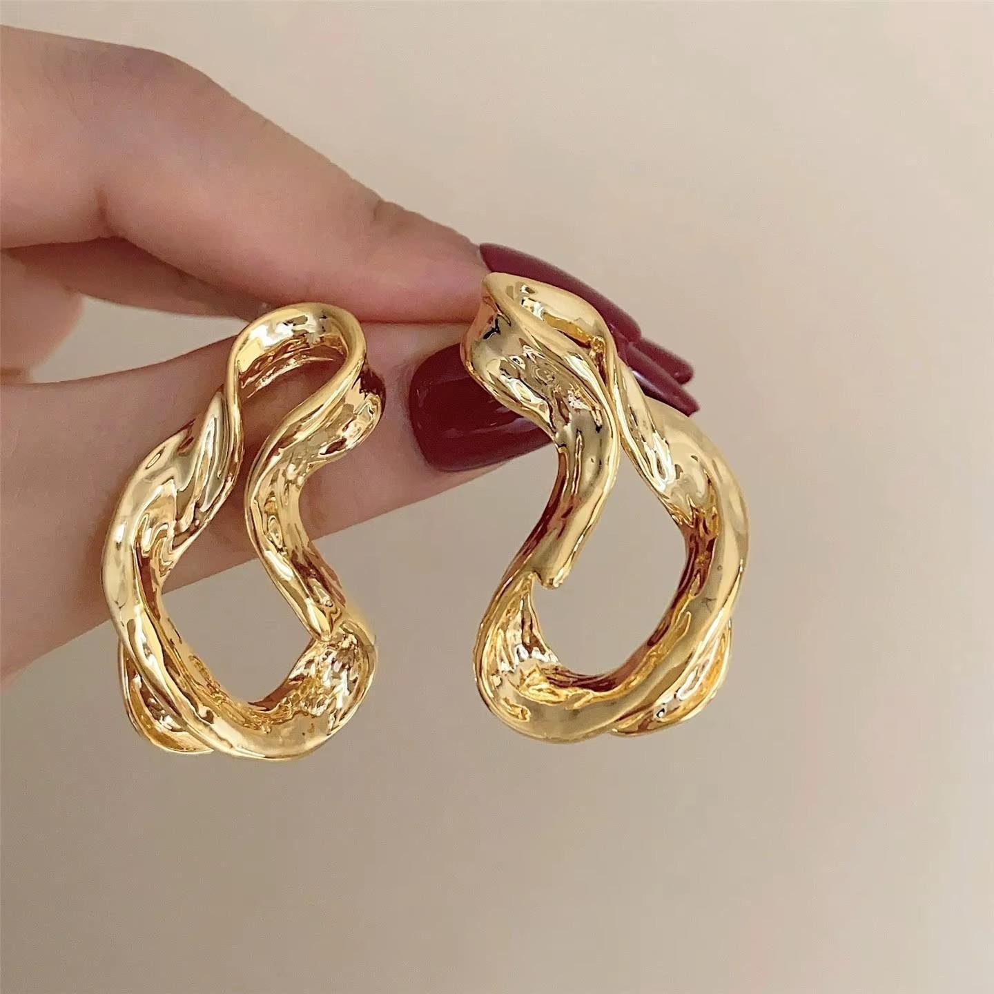 

Fashionable Geometric Elegant Classic Line Irregular Unique Design Sensation Women s Earrings Suitable for Daily Matching