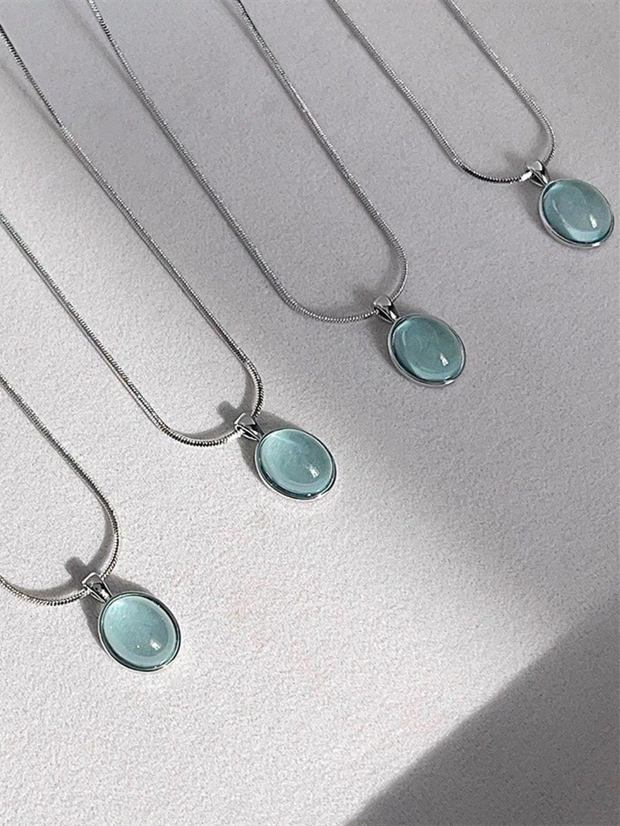 

Aquamarine Women s Necklace fashionable and luxurious clavicle chain jewelry.