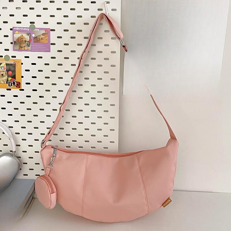 

Вместительная сумка-полумесяц на плечо и через плечо