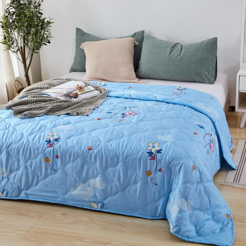 Ultrasonic Embossed Diamond Velvet Summer Quilt – Lightweight and Cool Gift Quilt