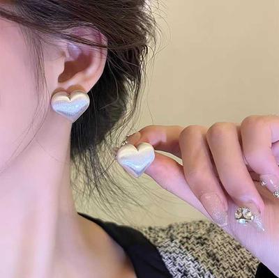 Autumn And Winter Niche Temperament Simple Love Stud Earrings Women'S Fashion Flow Brushed Earrings Cold Wind Commuting Versatile Earrings