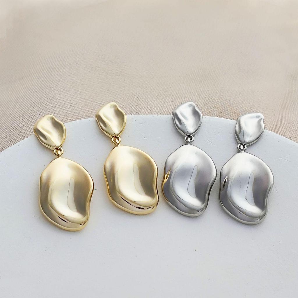 S925 Silver Needle Leaf-Shaped Earrings: Unique, Polished, Gold-Retaining Design for Women