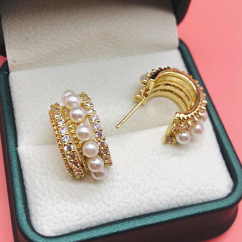 

Multi-layers Pearl Women s Stud Earrings C-shaped Gold Color Metal Small Earrings Full Rhinestone Chic Lovely Ear Decor