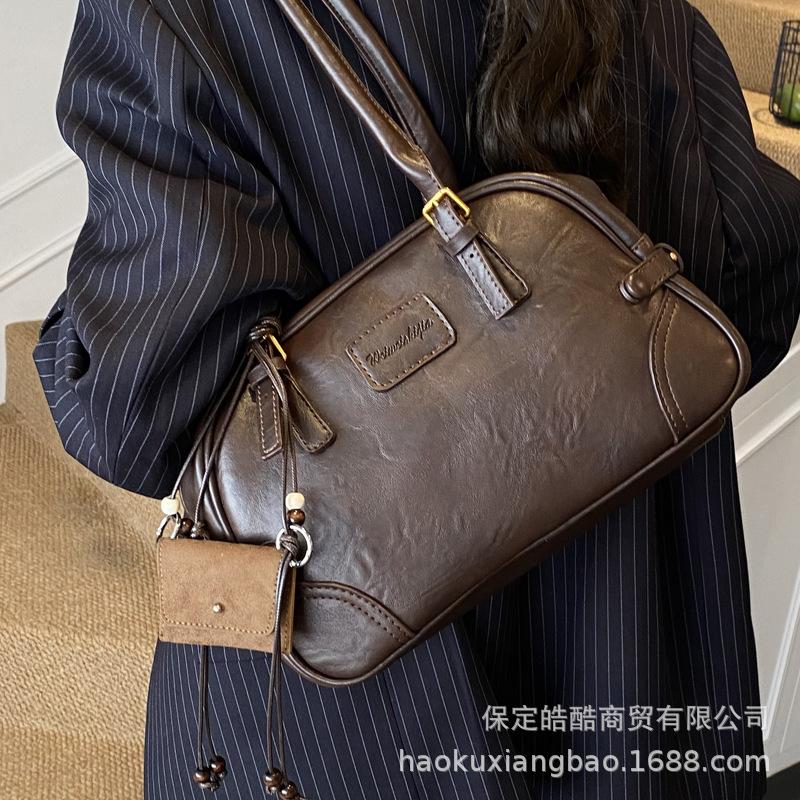 Suede handbag bag women's 2025 new trendy autumn and winter retro fashion shoulder bag commuter messenger pillow bag