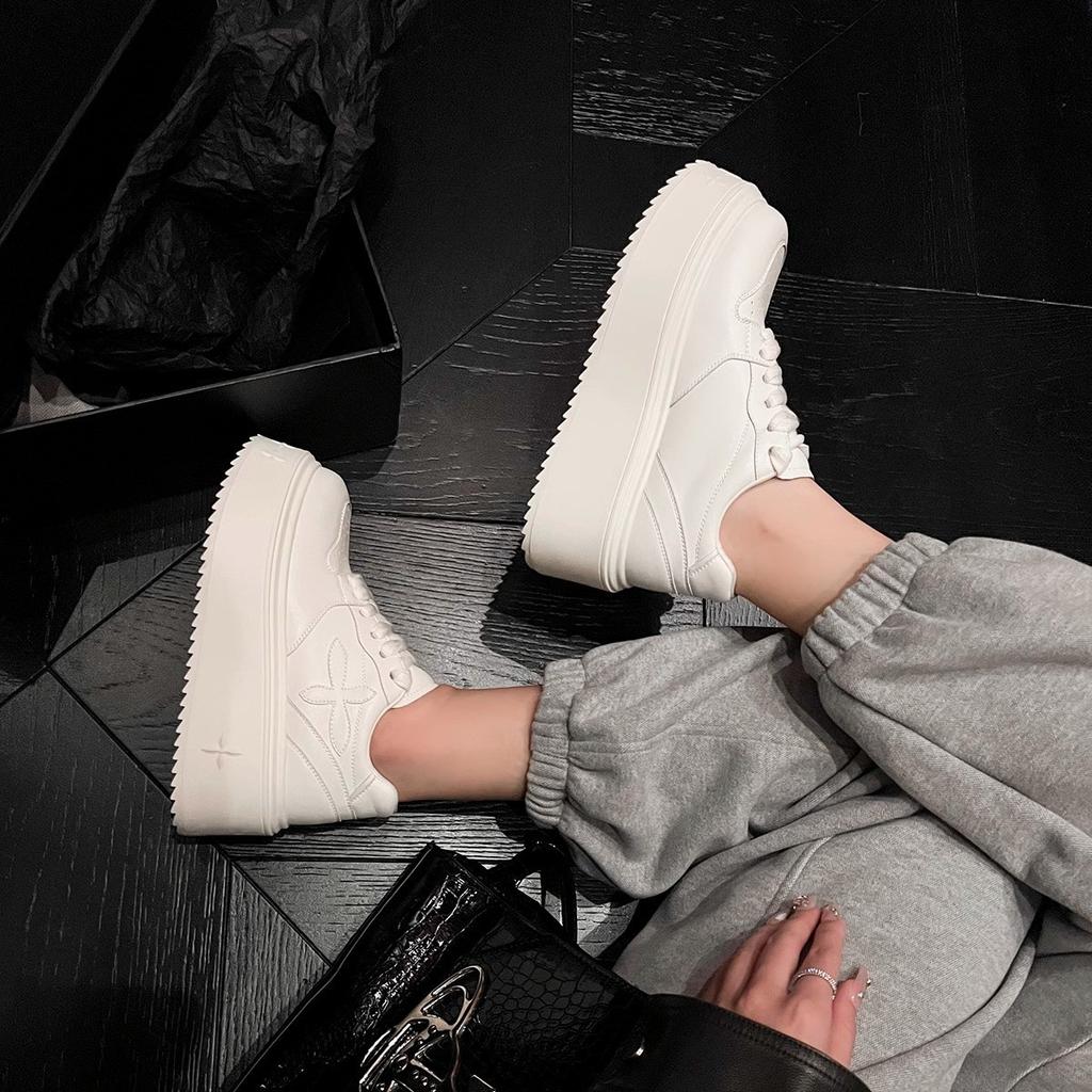 Leather thick-soled heightening little white shoes women's models in the autumn of 2025 new popular high-end versatile muffin casual shoes