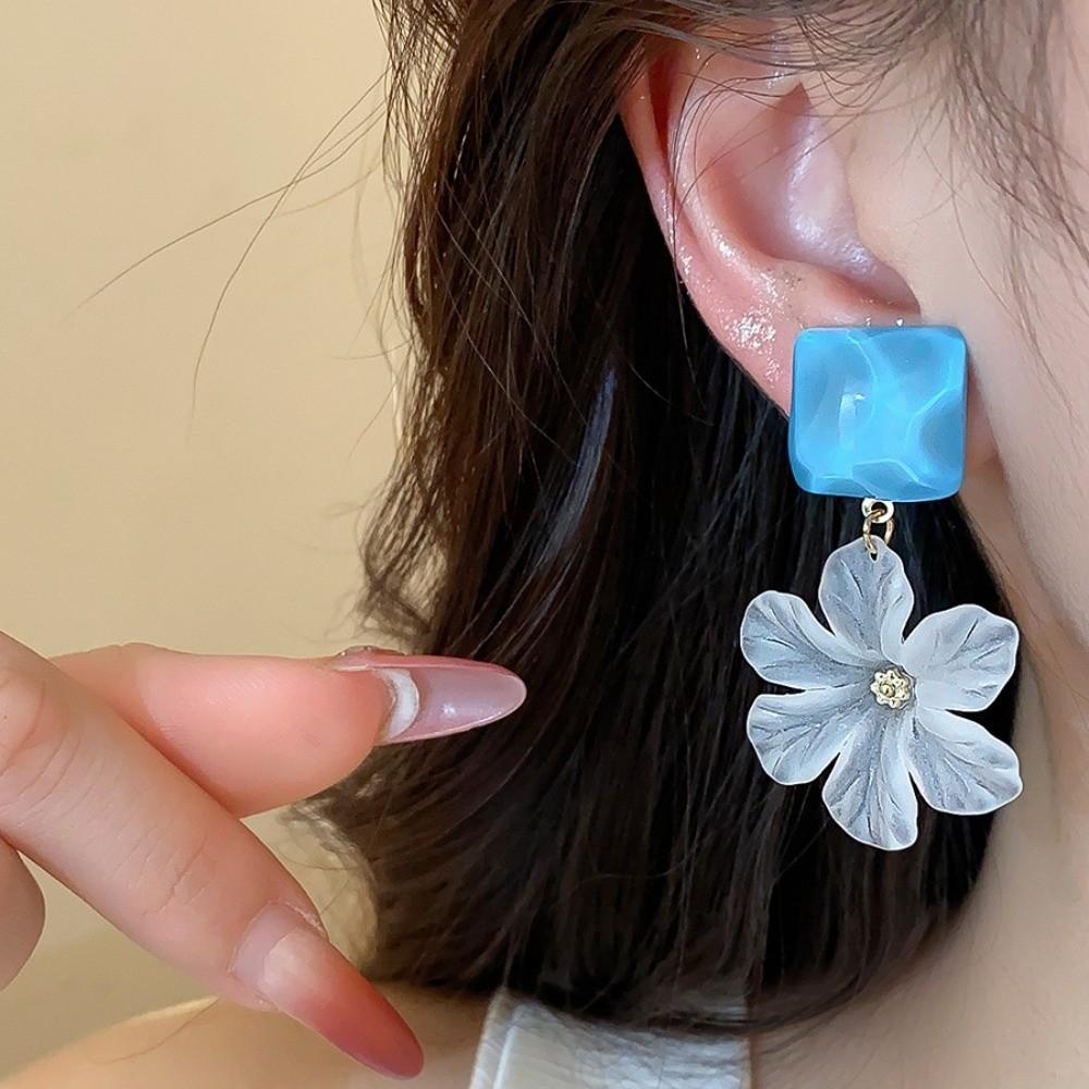 Exaggerated Acrylic Flower Earrings Temperament Ladies Stud Earrings Women Earrings  Spring Summer