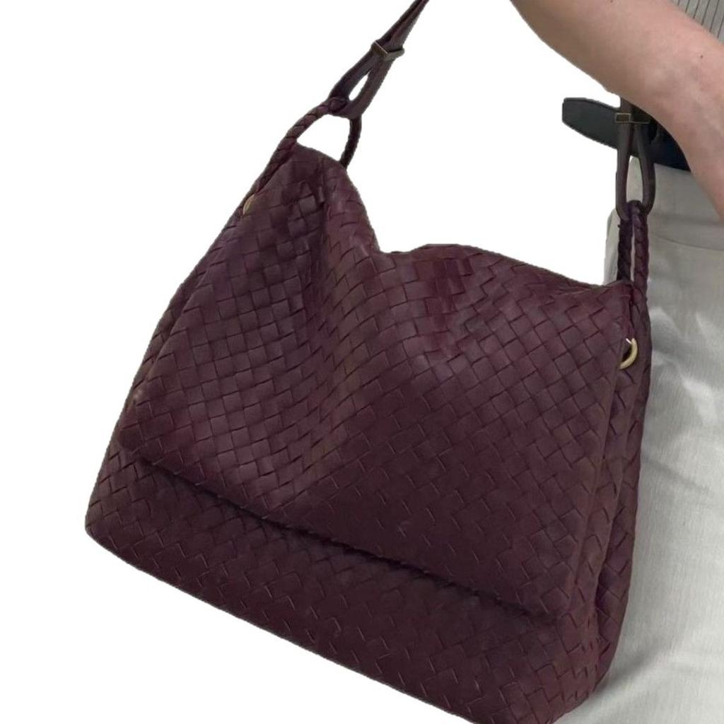 Simple and versatile light luxury flap bags, a variety of leather women's bags, hand-woven bags, high-end sheepskin shoulder bags