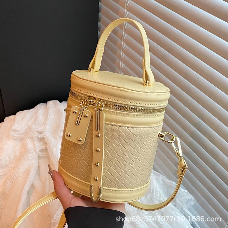 2025 new trendy contrast bucket bag niche design crossbody mobile phone bag fashionable high-end handbag shoulder bag for women