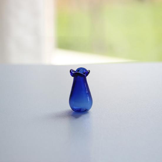 Miniature Vase, Tiny Blue Glass Vase, Small Flower Holder, Cute Mini Vase for Miniature Houses DIY Refrigerator Magnets (Magnets Not Included)