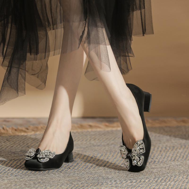 Salto Alto Feminino de Bico Quadrado com Laço de Strass - Estilo Fada, Salto Grosso, Confortável, Sapatos que Combinam com Tudo