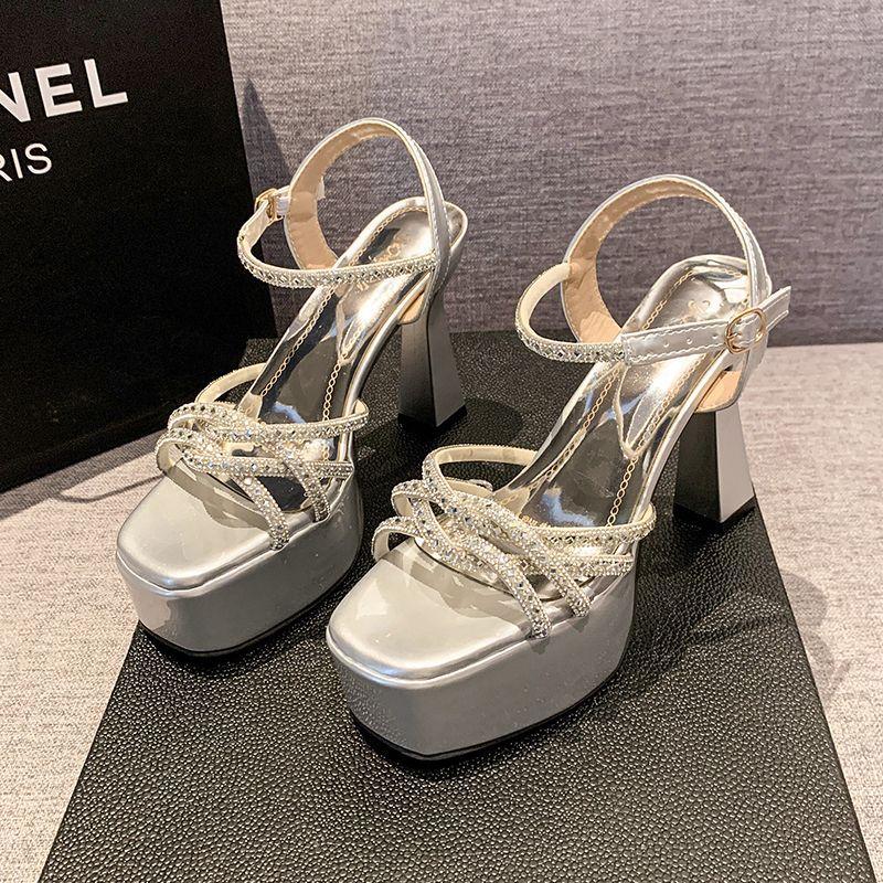 

Французские римские сандалии на толстом каблуке, женская летняя уличная мода с юбкой, новинка 2025 года, большой размер, маленький высокий каблук 40 серебряный