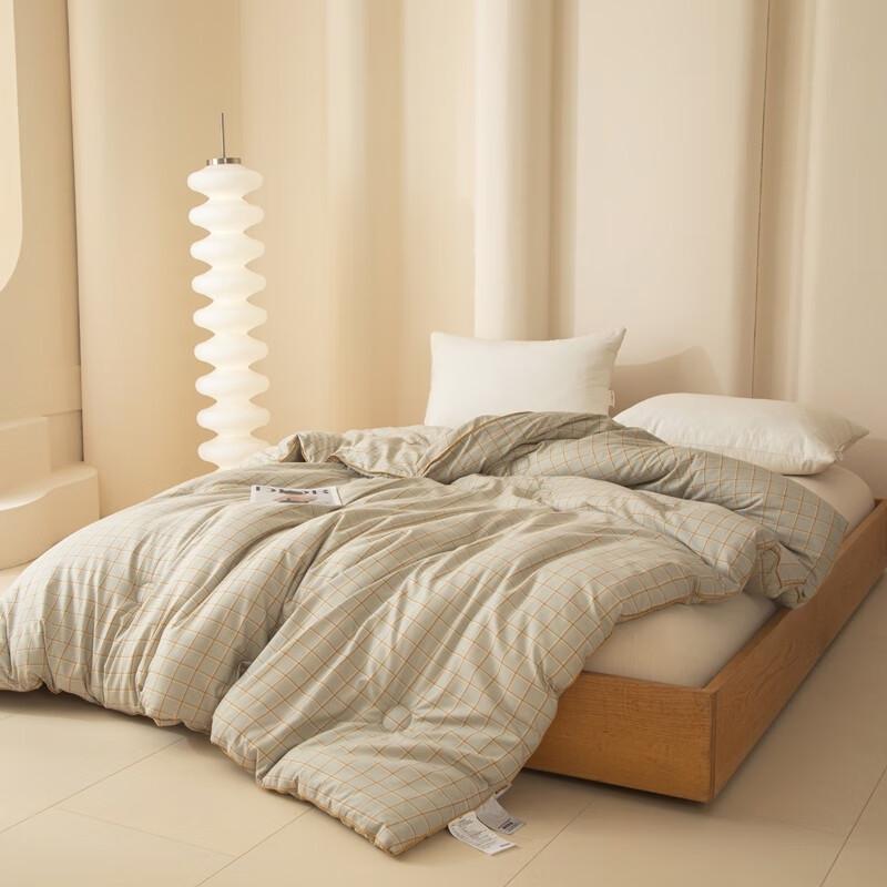 MUJI Four Seasons Acrylic Blend Quilt