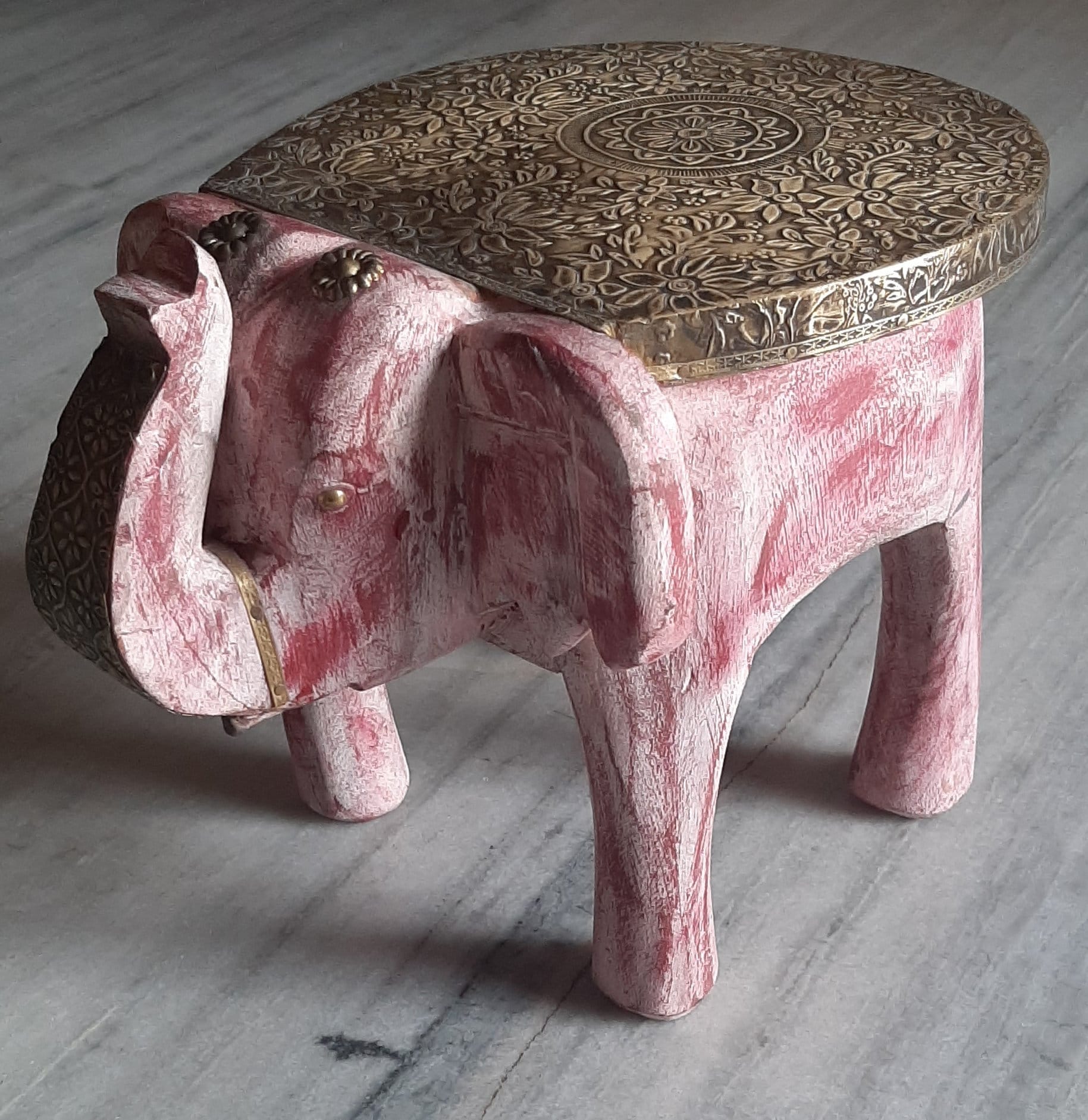 

Handmade Wooden Elephant Stool: Floral Brass Inlay, Indian Decor різнокольоровий