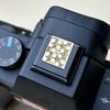 Pulsante di scatto in ottone durevole con motivo floreale inciso per fotocamera XT5/XT30 A7C2 Migliora la presa e la stabilità
