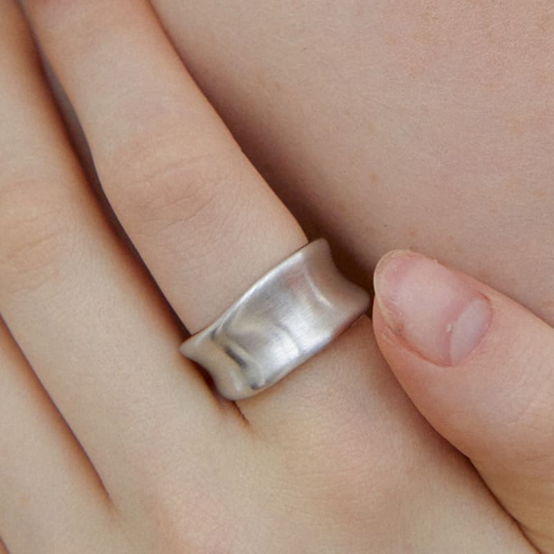 By Hyeres Bone Bone Ring (Matte Silver) BH7R58765MB