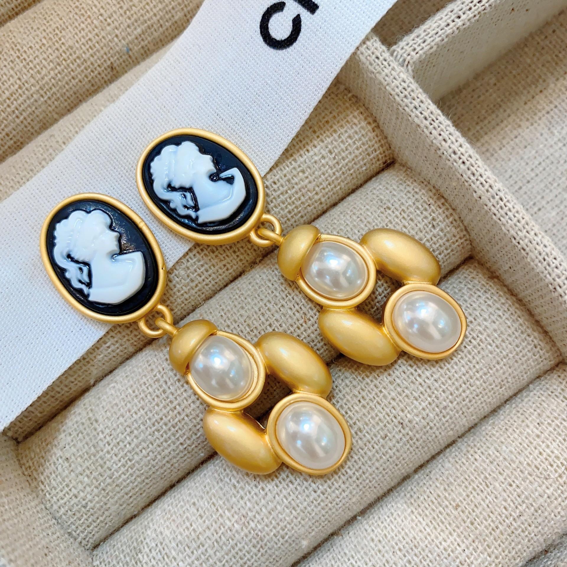 

Рельефный портрет Винтаж Ветер Серьги Ренессанс Искусство Дизайн Темперамент Средневековье