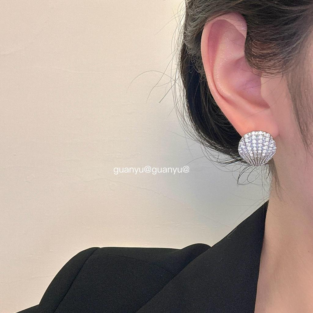 Exquisite Diamond Shell Glossy Earrings: Luxury Fashion Statement for Women