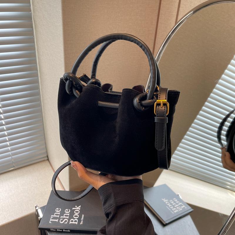 Small-scale Design Vintage Handbag, Simple for Daily Commuting, Crossbody Bucket Bag