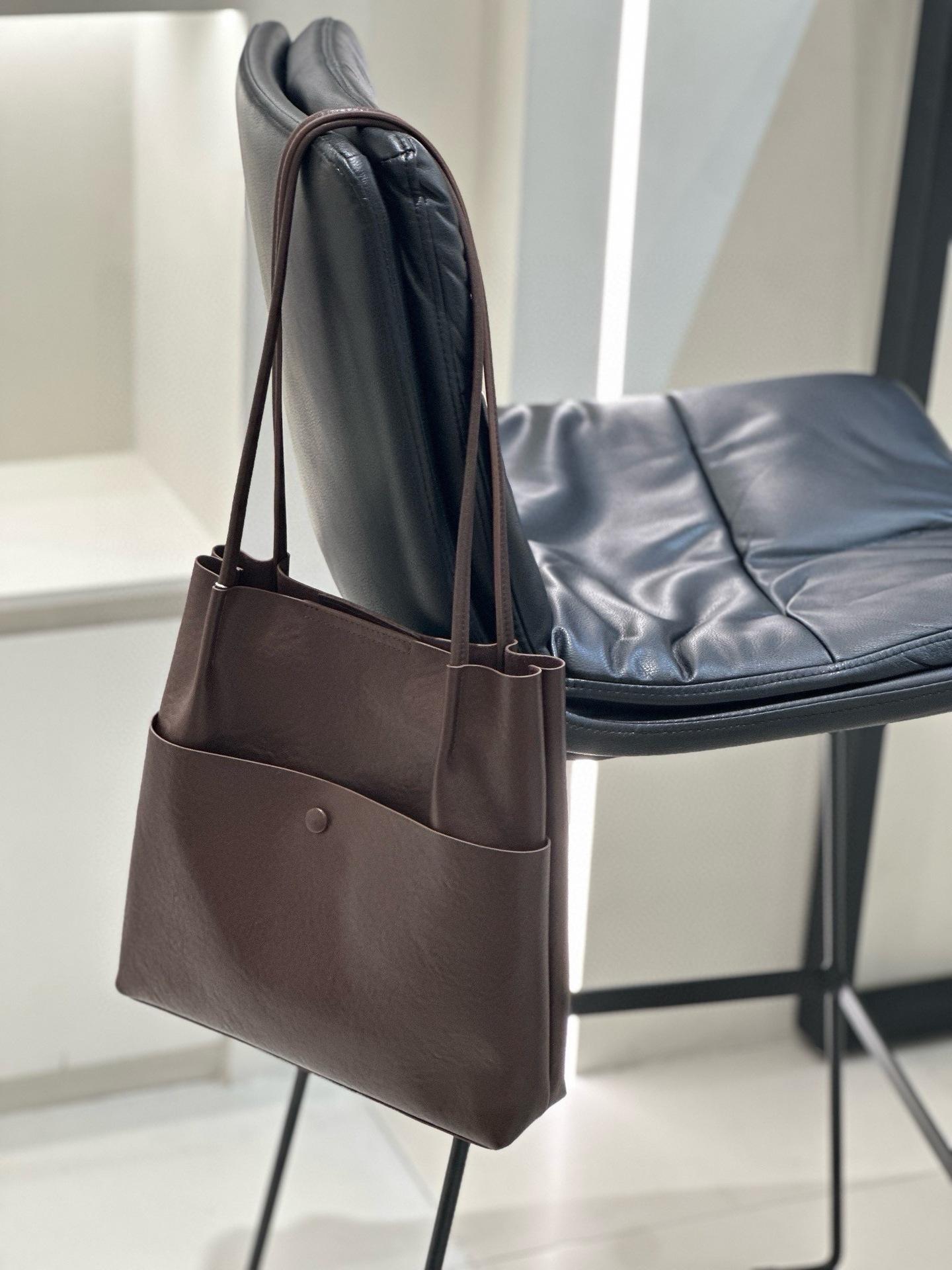 

Кожаная сумка-тоут для通勤 и отдыха большой вместимости женская 2025 новая простая и модная на одно плечо сумка для мамы и ребенка 29*29*7