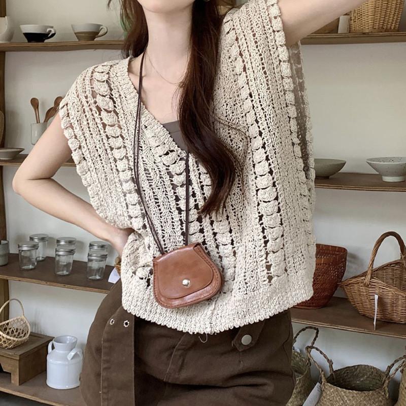 No Inner Wearness Lightweight Hollow Crochet Knit Vest Women's Sleeveless Summer Top Casual Short Layered Outerwear