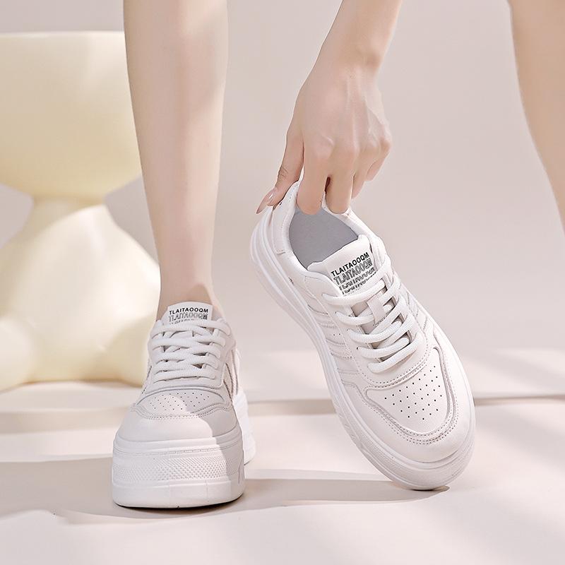 Star with the same thick-soled white shoes leather heightening shoes Internet celebrity sports breathable board shoes Ruian manufacturers casual shoes