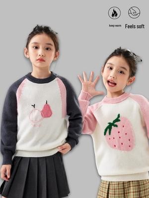 Sweter Dziewczęcy z Haftem Truskawkowym - Słodka Dzianina na Jesień i Wiosnę