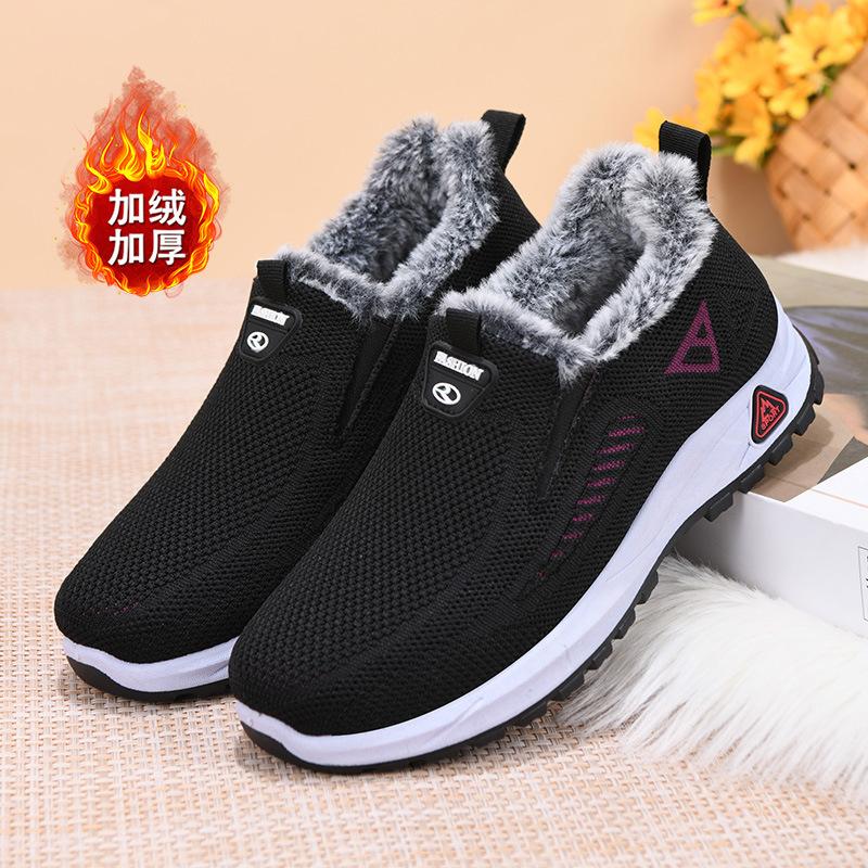 Women's cotton shoes cover their feet to keep warm in winter, new cloth shoes, women's cotton shoes are piled and thickened for leisure