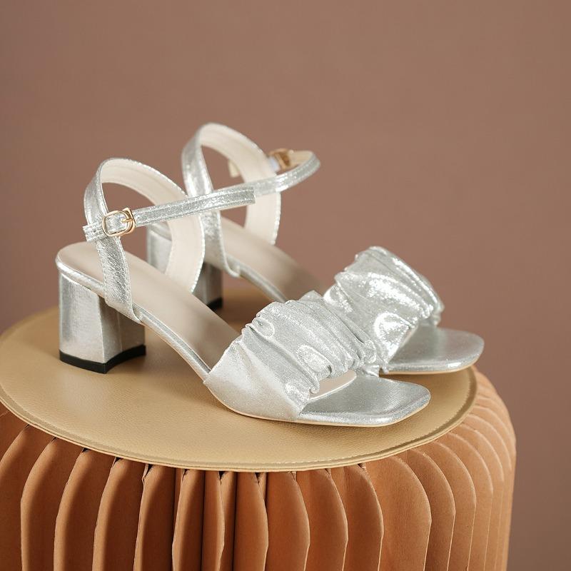 Summer new fashion versatile one-word buckle fashion sandals women s medium heel thick heel high heels 35 серебряный 2500₽