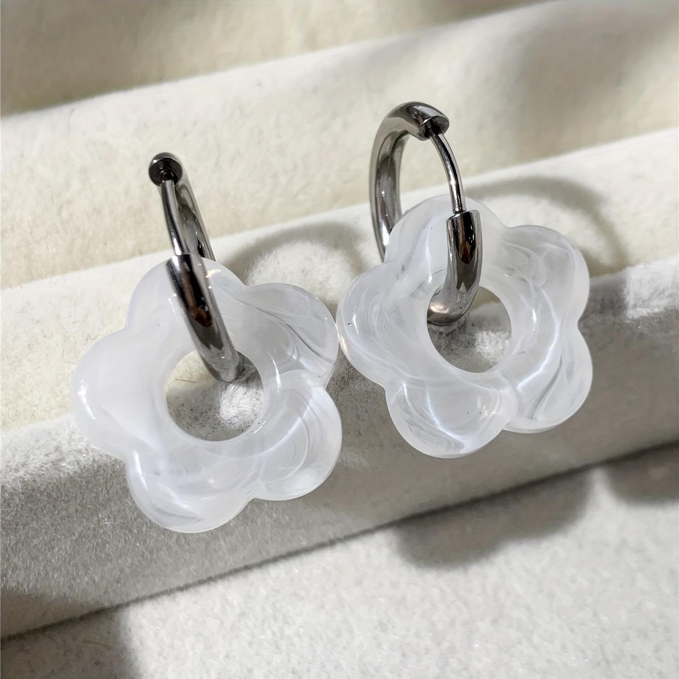 2pcs/1 Pair of Stainless Steel Basic Style Earrings, Simple and Versatile with a Gradient Green Flower Design белый