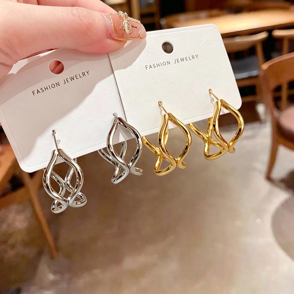 Exquisite Geometric Irregular Cross Earrings: Simple, Elegant, Fashionable Luxury for Women