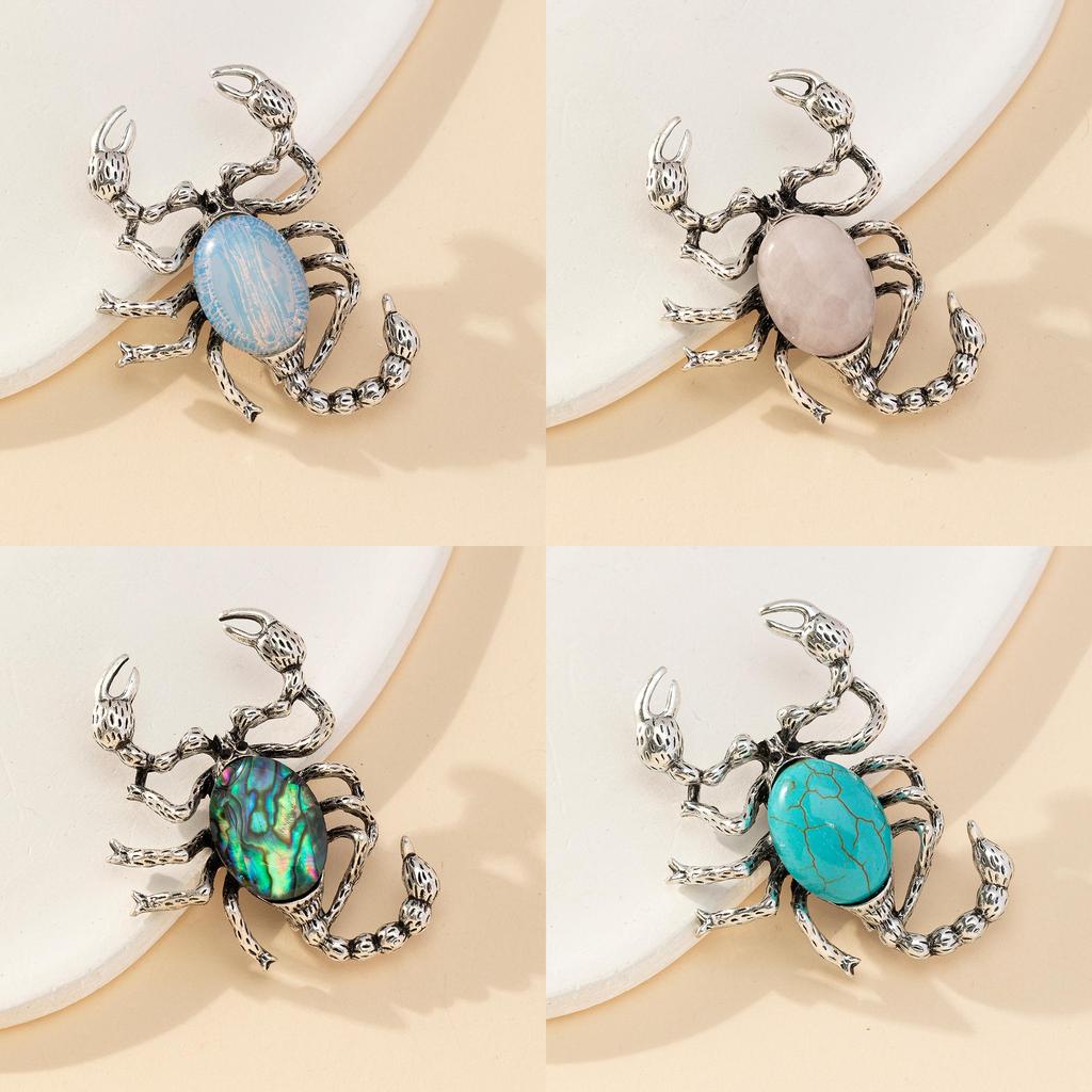 Spilla a forma di scorpione con ciondolo, design con diamanti incastonati, per la moda femminile