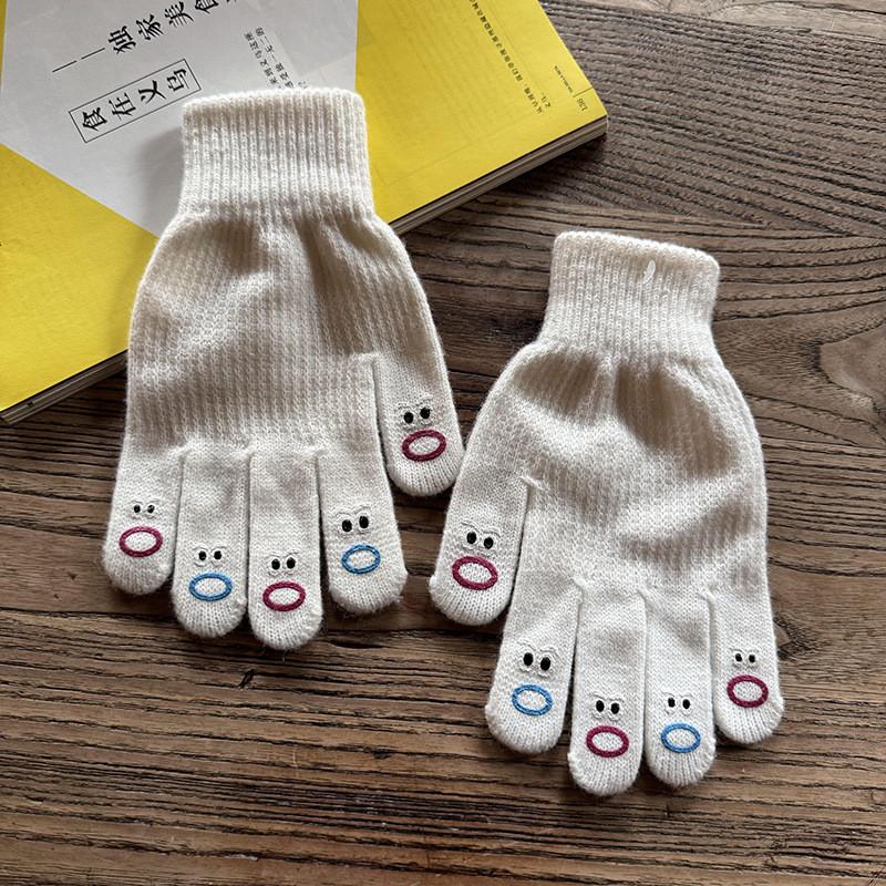 Cute Cartoon Touchscreen Gloves For Winter Warmth With Polyester Fabric For Students And Commuters