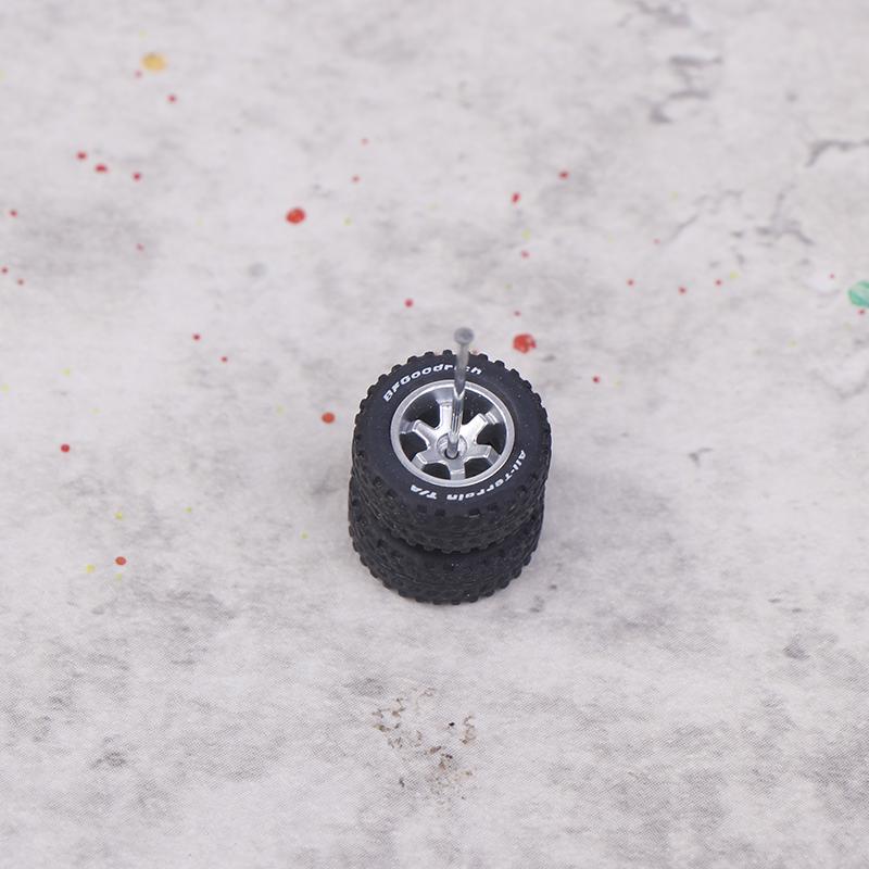 1 Pair Of 1/64 Off-Road Wheels 15Mm Dia Rubber Tires + Wheel 1:64 Model Car Suv Modified Parts For Remote Control Car