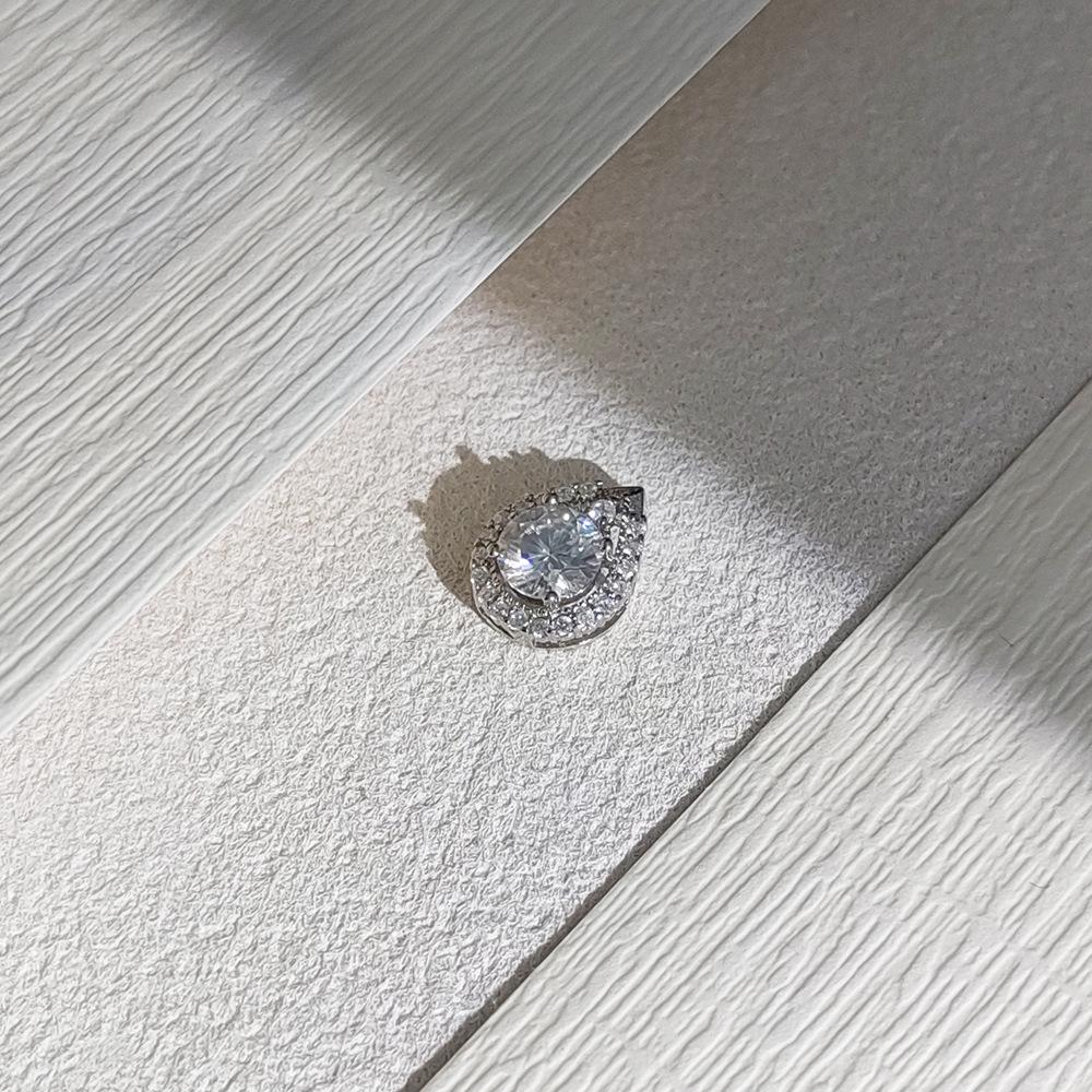 Pear-Shaped Moissanite Pendant Necklace in White Gold - 1 Carat, Luxury Women's Jewelry.