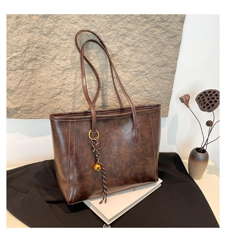 Retro texture portable tote bag women's 2025 new casual large-capacity shoulder bag premium versatile underarm bag tide