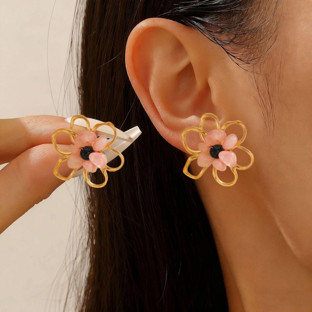 Retro Geometric Hollow Flower Earrings for Women