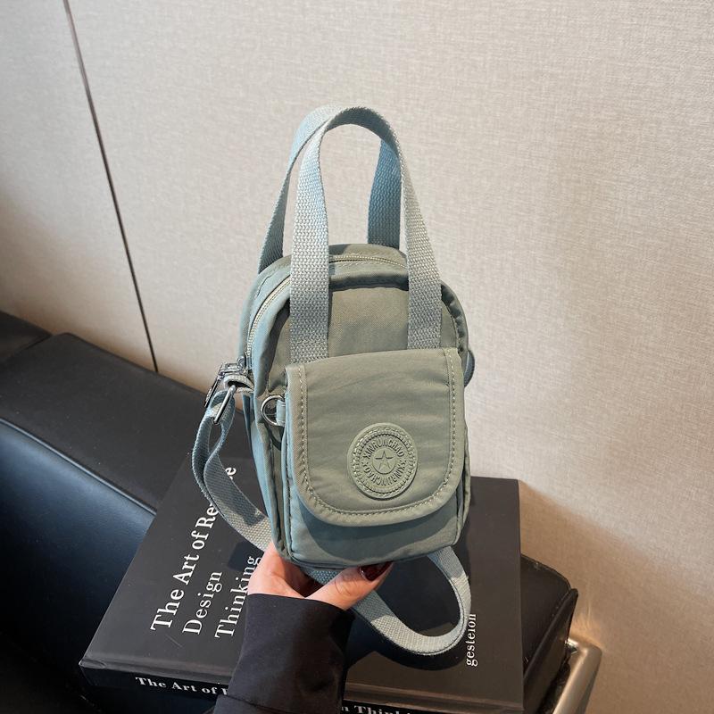 A Stylish Water-resistant and Simple Crossbody Women's Bag for Casual Commuting