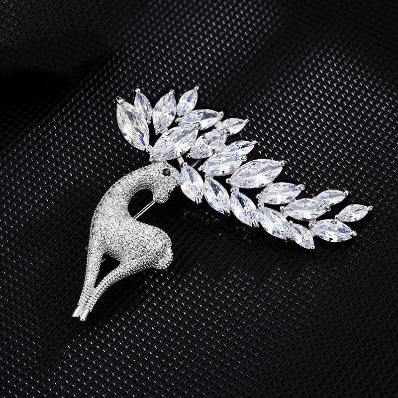 Mode Exklusiv Glänsande Strass Hjort Brosch För Kvinnor Män Vintage Djur Brosch Rockar Pins Kläder Accessoarer Gåvor