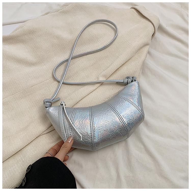 IELGY niche personalized fashion Spice Girl style simple and versatile dumpling bag, casual silver messenger bag