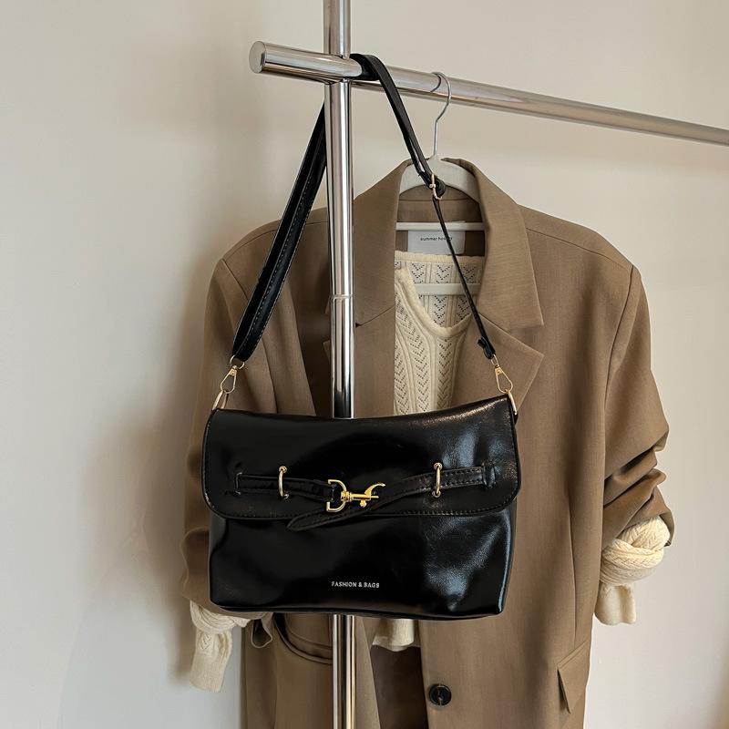 

2025 весна и лето новая сумка-конверт высокая ценность ощущение кожи однотонный большая вместимость текстура конверт одно плечо через плечо сумка женская