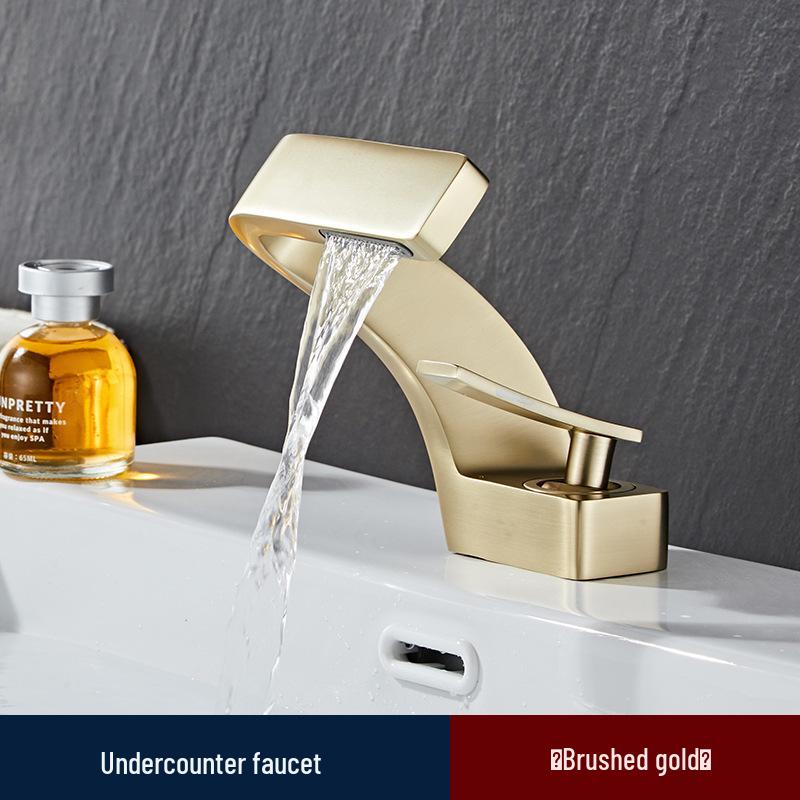 Rubinetto Ottone a Cascata Dorata – Lavabo Lusso a Foro Singolo