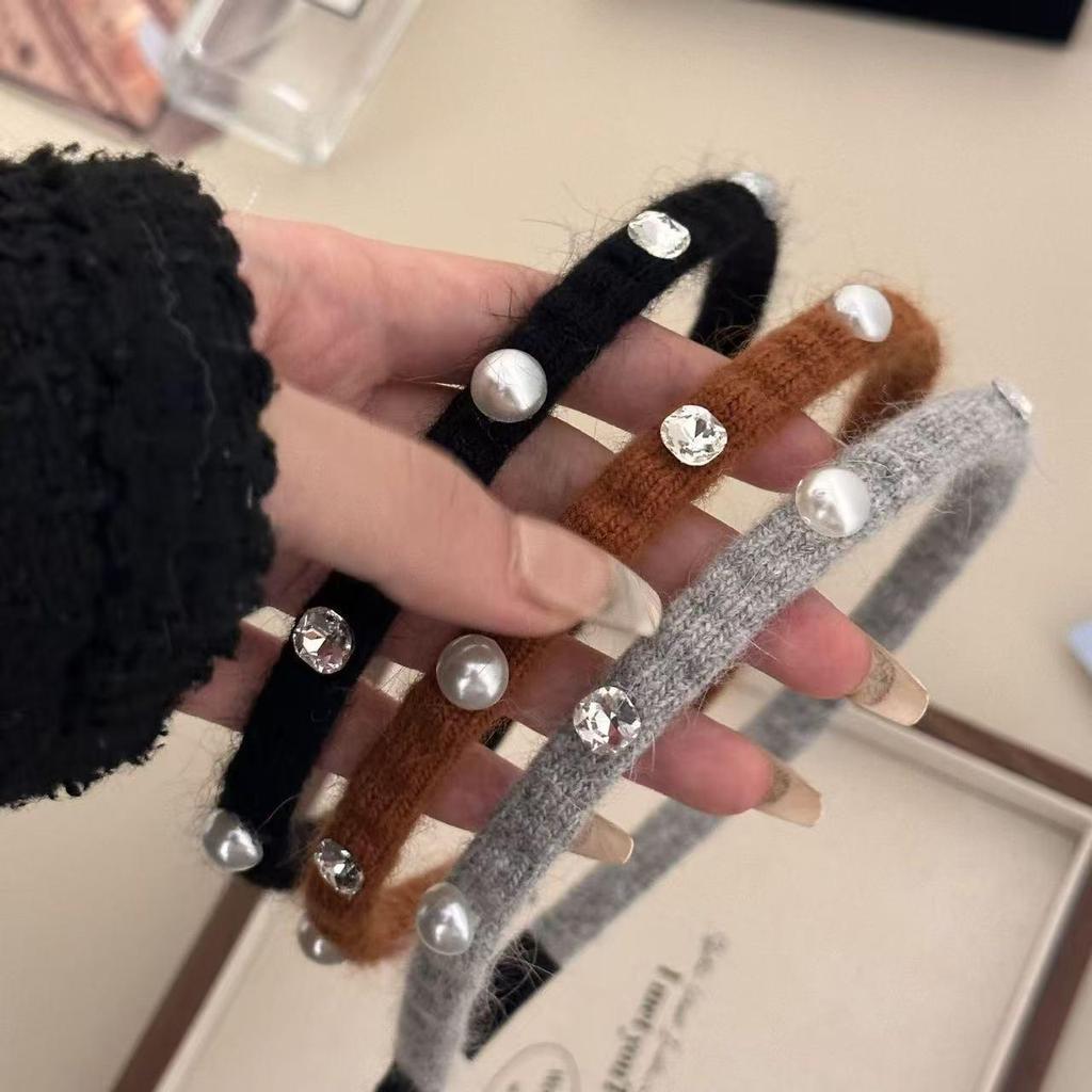 Luxury Rhinestone Pearl Knit Headband: Women's Elegant Plush Headwear