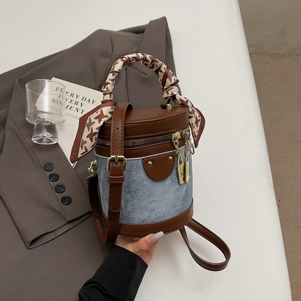 Niche bag women's 2025 new spring fashion high-end messenger bag portable cylinder bag shoulder bucket bag