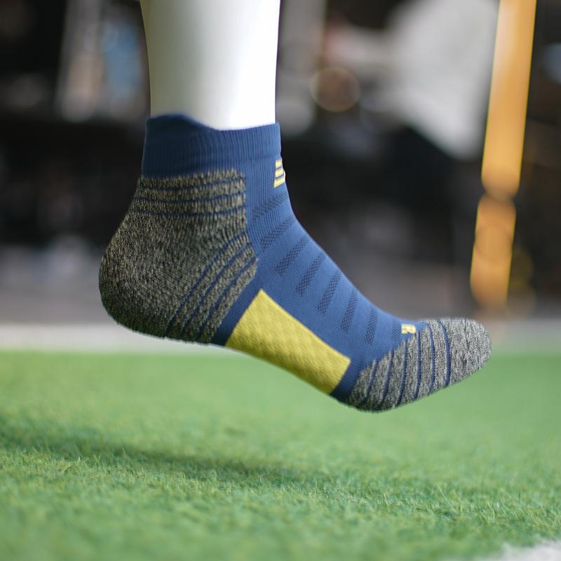 Copper Fiber Antibacterial Running Socks - Moisture-Absorbing, Wear-Resistant, Short-Tube Men's Sports Socks for All Seasons.