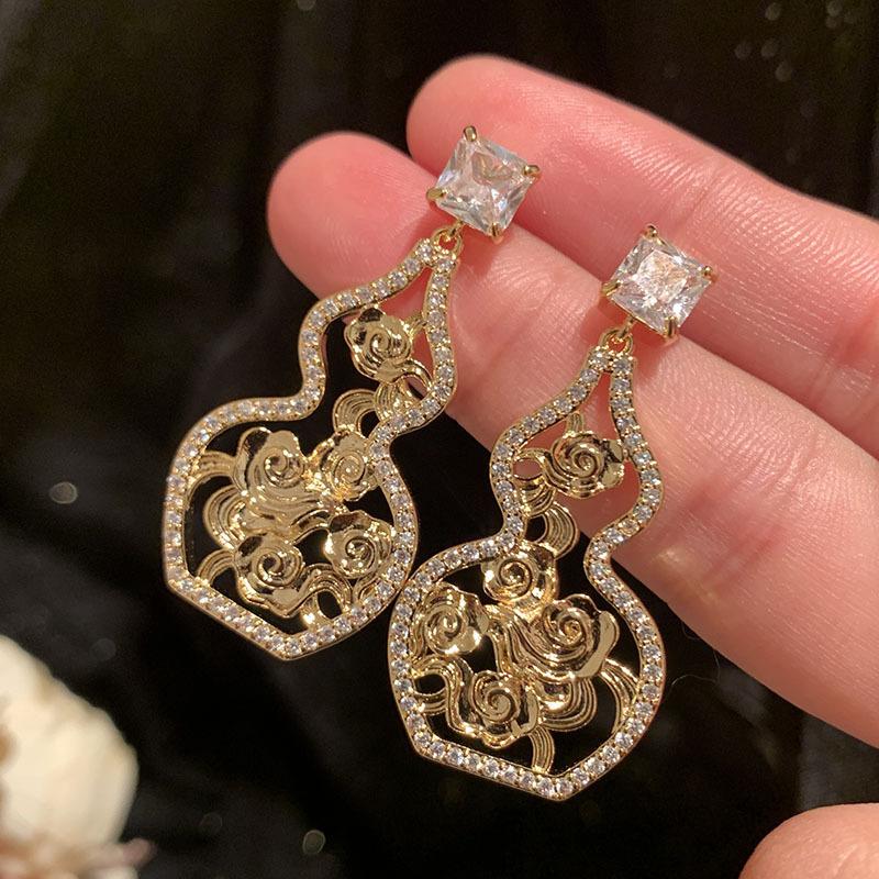 Zircon Gourd Hollow Flower Earrings Light Luxury High-end Temperament Stud Earrings Niche Design Earrings