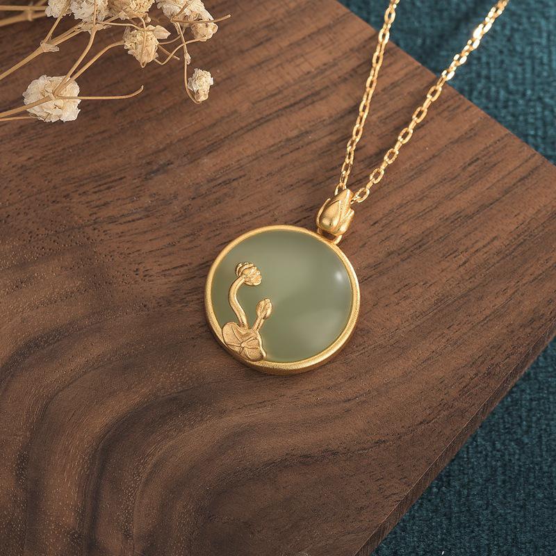 

Ханьфу Подвеска Лотос: Ожерелье из голубого нефрита и с золотым покрытием