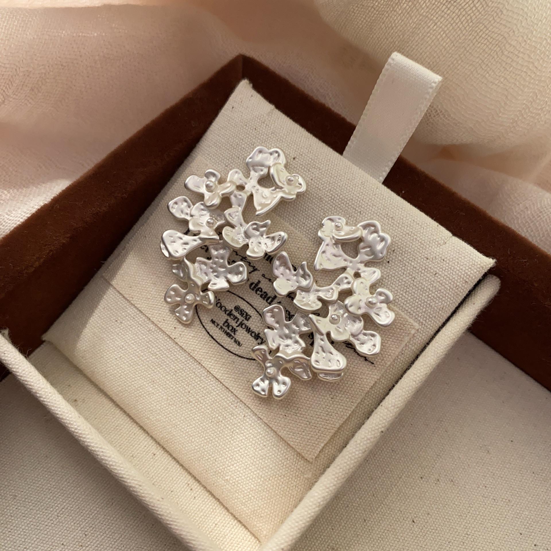 

Flowering all the way noble metal earrings exaggerated atmosphere flower shape personality pearl earrings