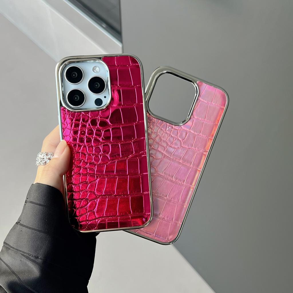 Detta är ett bländande elektropläterat telefonfodral med krokodillädermönster för IPhone15Promax och ett stötskyddande skyddsfodral för Apple 14