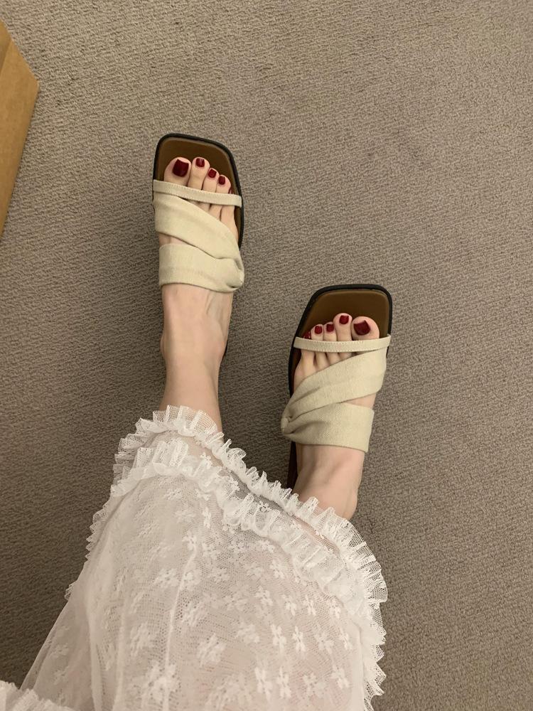 

Thick-soled square head with cool slippers for women s summer wear 2025 new French retro open-toed wedge sandals for women s shoes 35