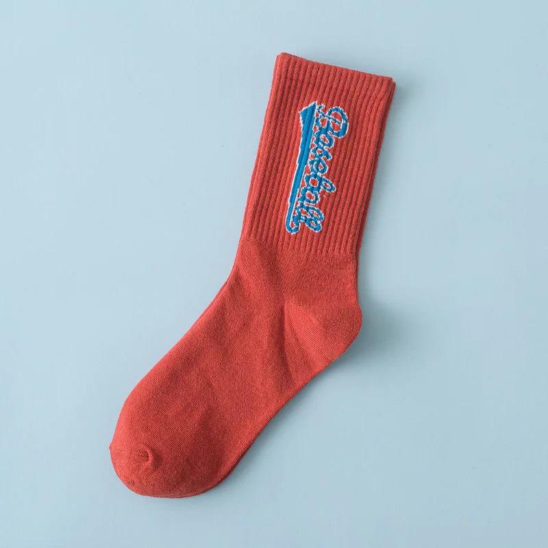 Autumn/Winter Fashion Skateboard Socks: Hip-Hop Sports Mid-Tube Socks for Men & Women, European/American Style, Street Fashion.